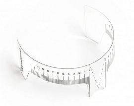 Eyebrow ruler with indicator